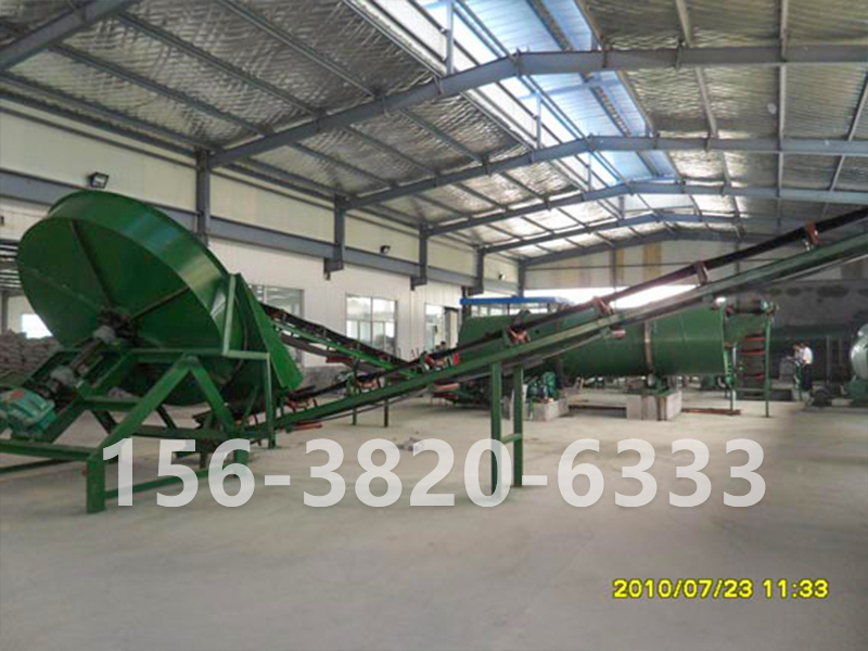 有機(jī)肥圓盤(pán)造粒生產(chǎn)現(xiàn)場(chǎng)