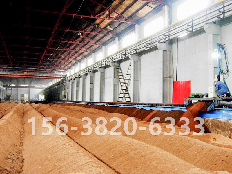 有機肥發(fā)酵翻拋生產現場